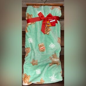 Cute 🥰 Disney Winnie the Pooh Christmas Gingerbread Green Blanket 60” x 70”